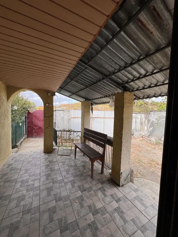 Sale of house with gas in the suburbs