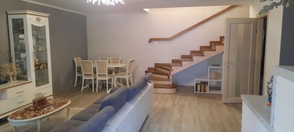 Продаж котеджу на 130 кв.м. , мінімальне оформлення