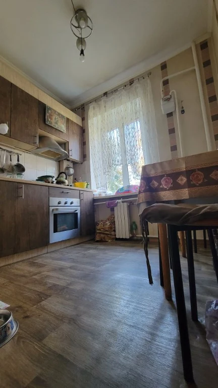 I will sell 3-room apartment, below Ivan Mazepa Avenue! Middle floor!