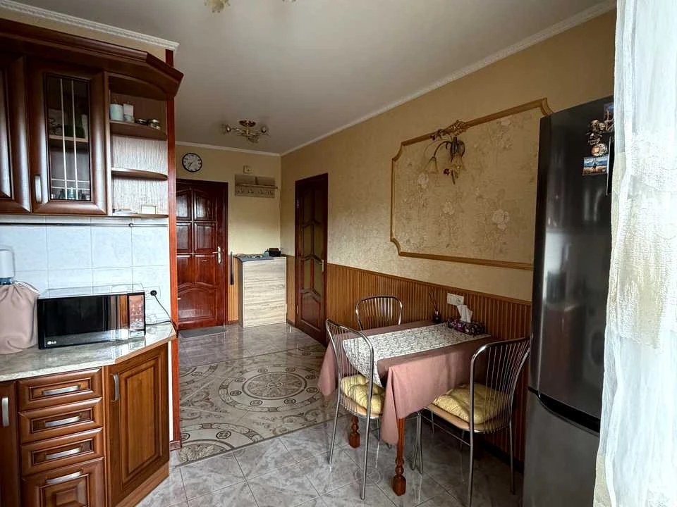 Квартира. Киев, улица Драгомылово