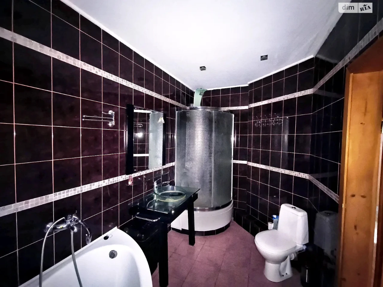 Long-Term Rental Apartment, Poznaki