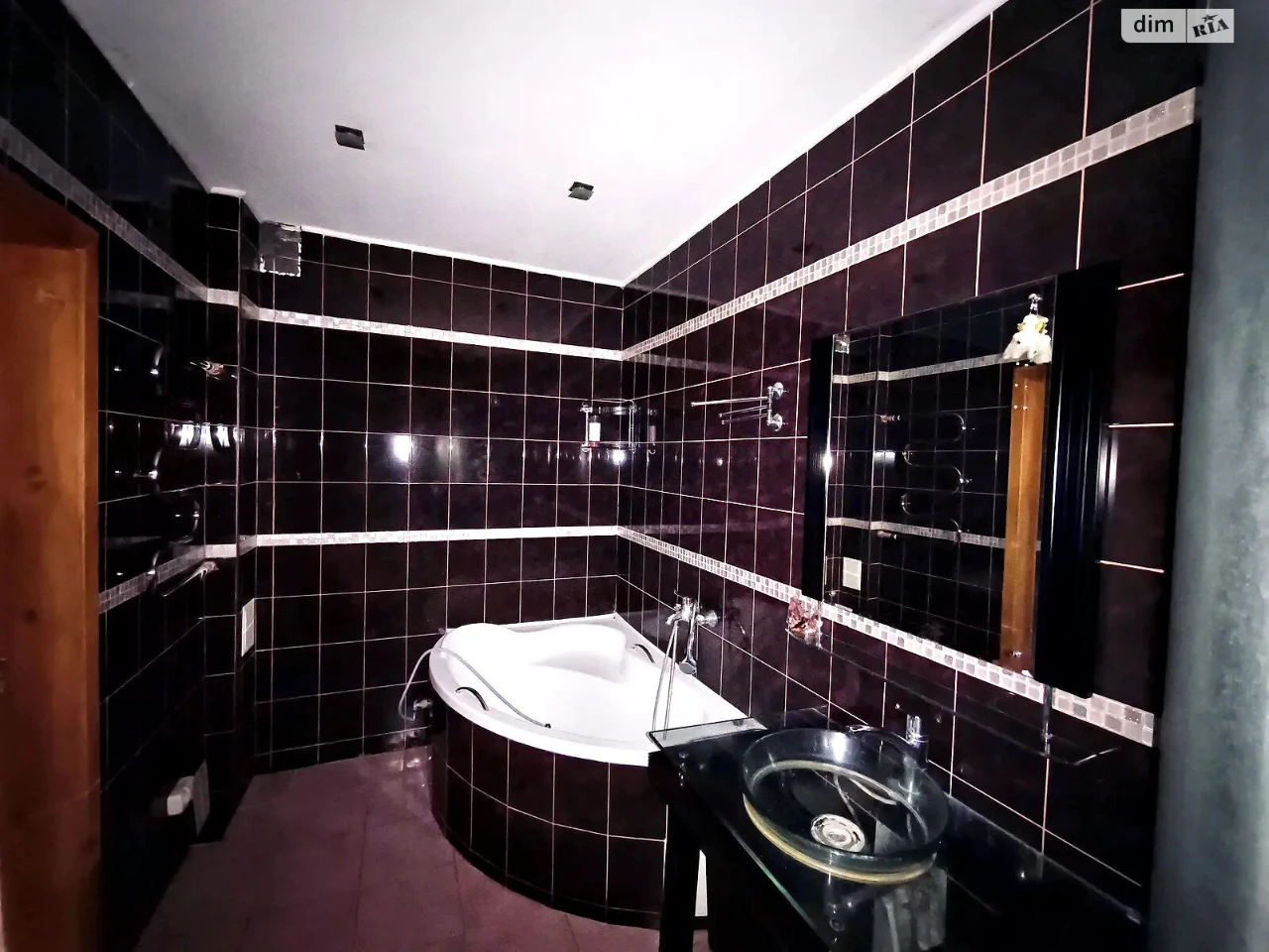 Long-Term Rental Apartment, Poznaki