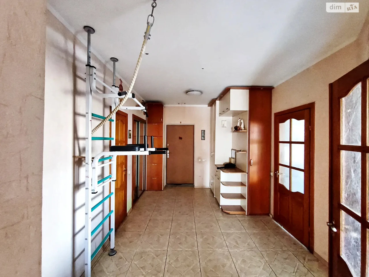 Long-Term Rental Apartment, Poznaki