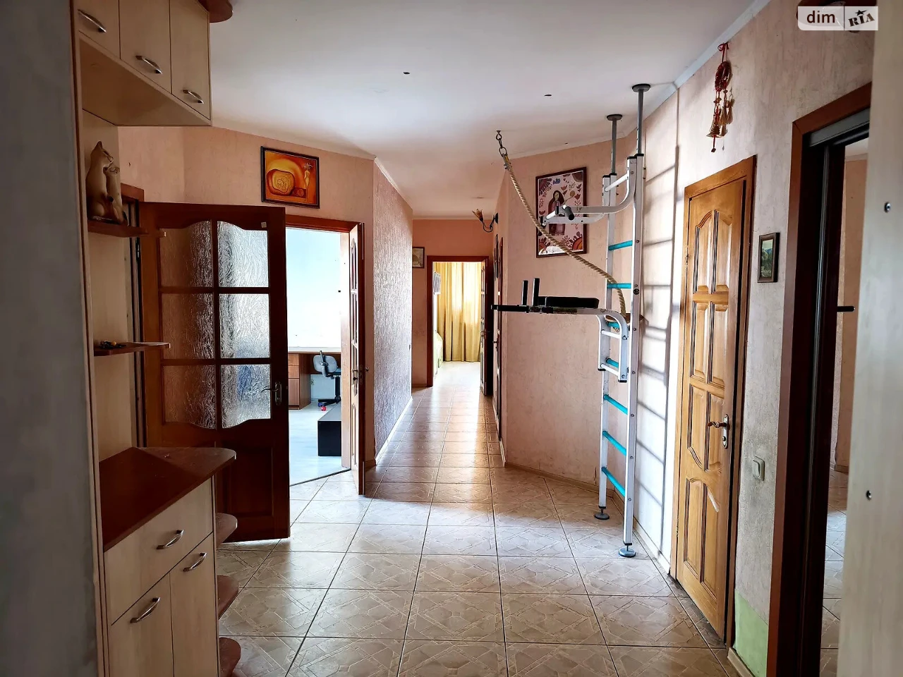 Long-Term Rental Apartment, Poznaki