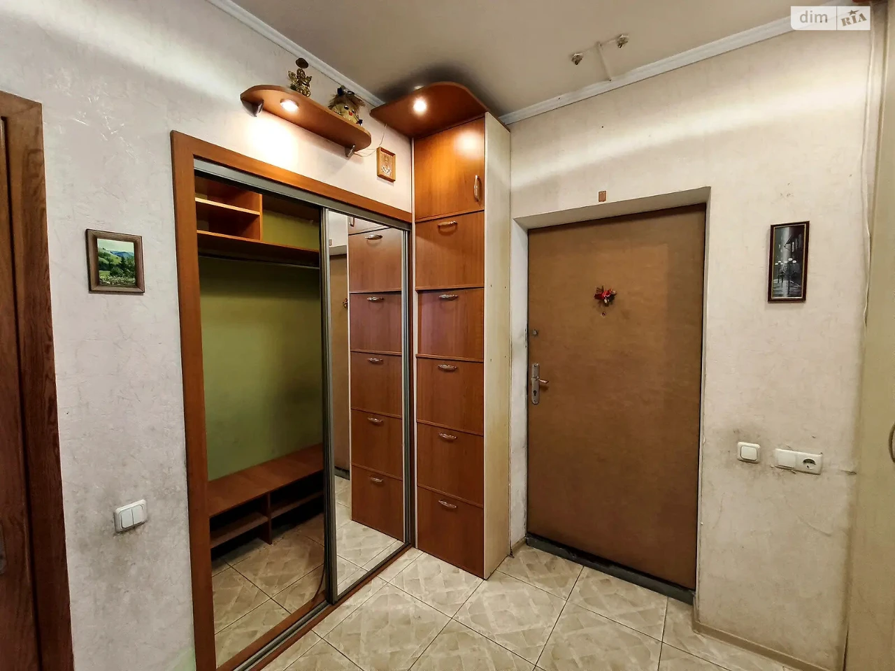 Long-Term Rental Apartment, Poznaki