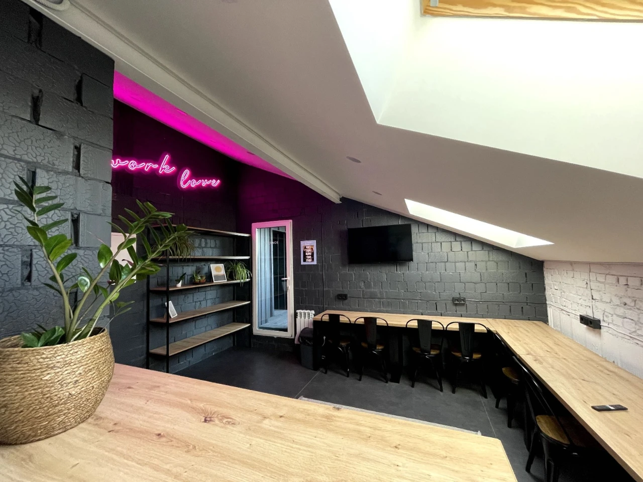 Long-term Rental | No Commission | Pet-friendly | Concierge Service
