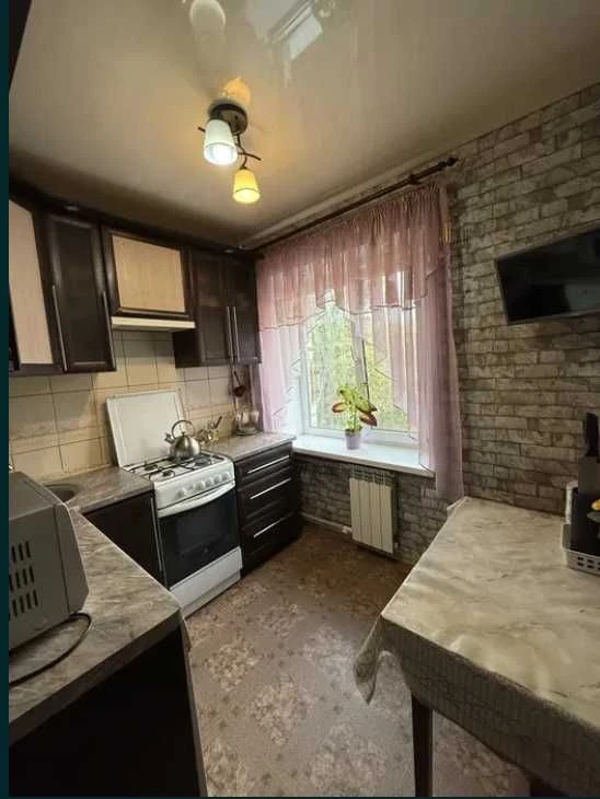 Продам 3-кімнатну квартиру, район Медуніверситету.