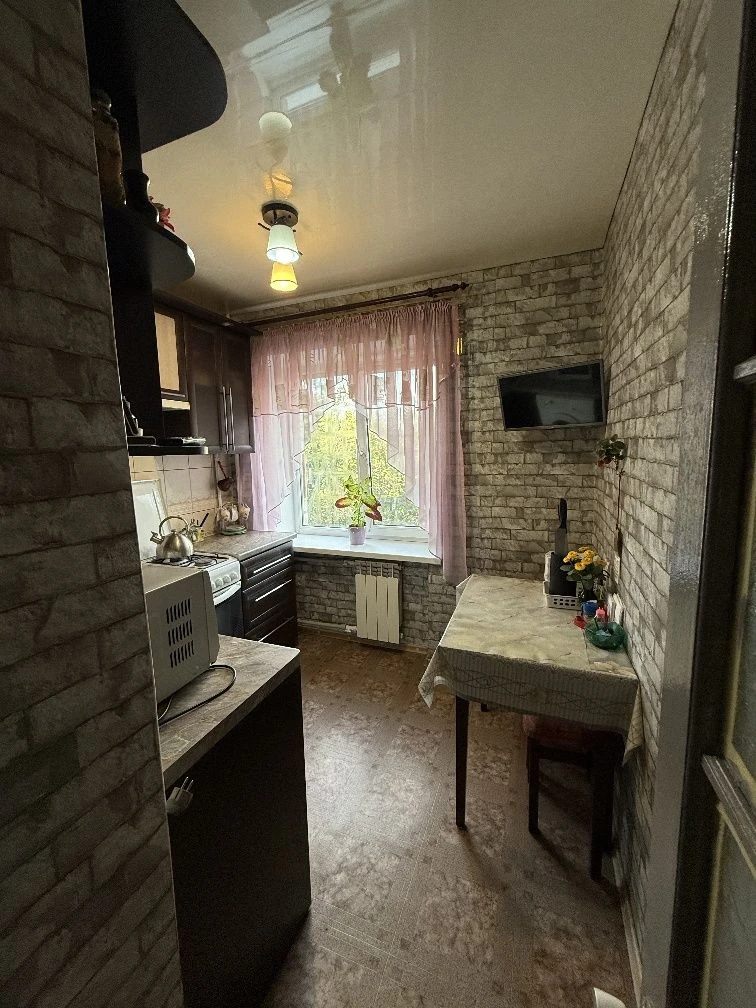 Продам 3-кімнатну квартиру, район Медуніверситету.