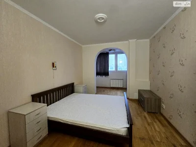 Long-Term Rental Apartment, Poczynki