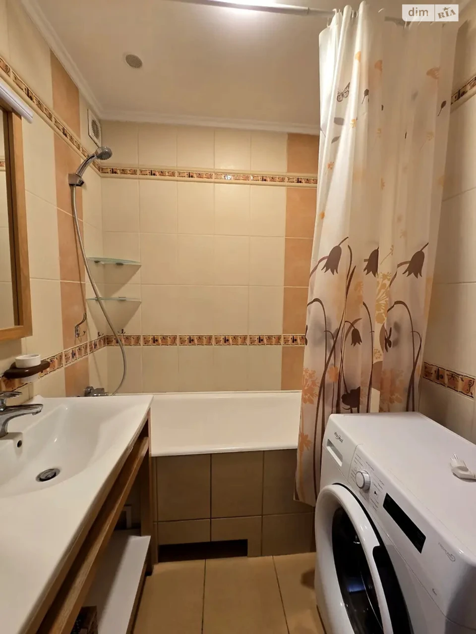 Long-Term Rental Apartment, Poczynki