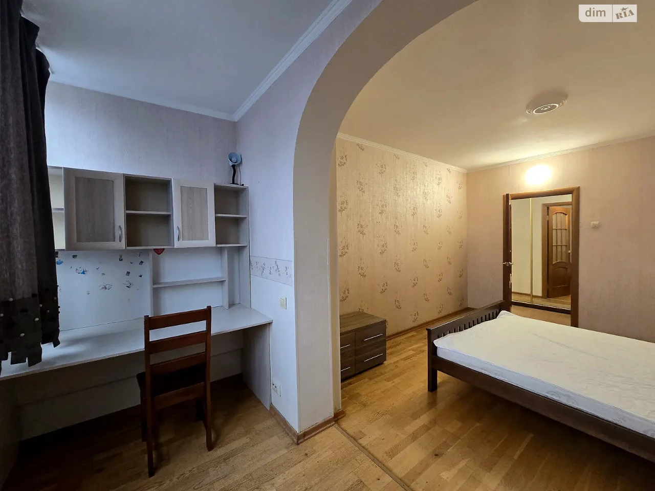 Long-Term Rental Apartment, Poczynki