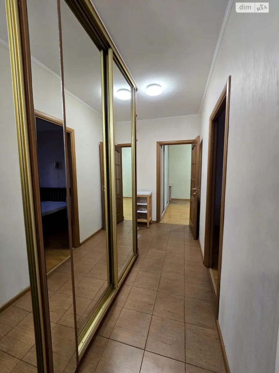 Long-Term Rental Apartment, Poczynki