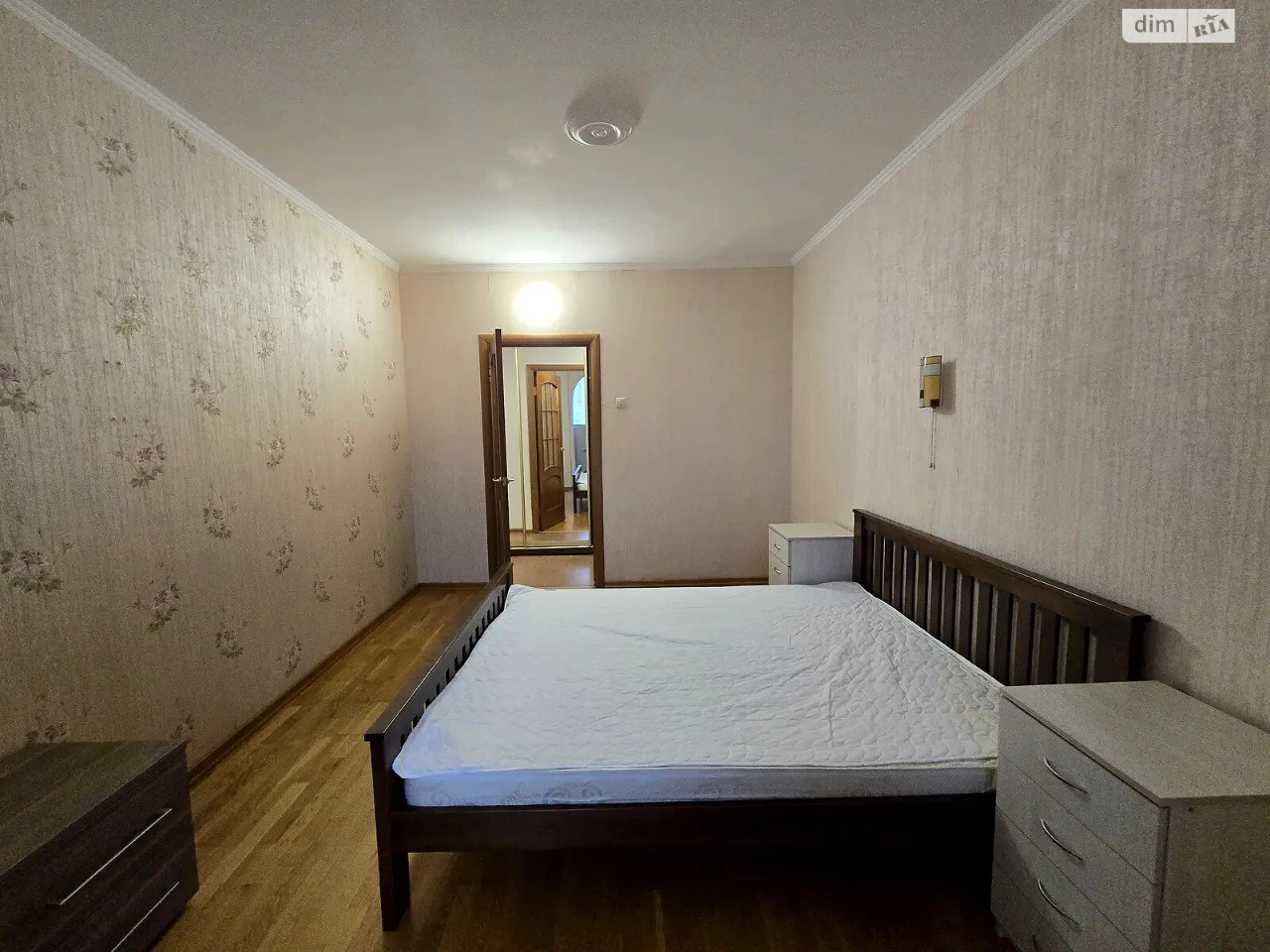 Long-Term Rental Apartment, Poczynki