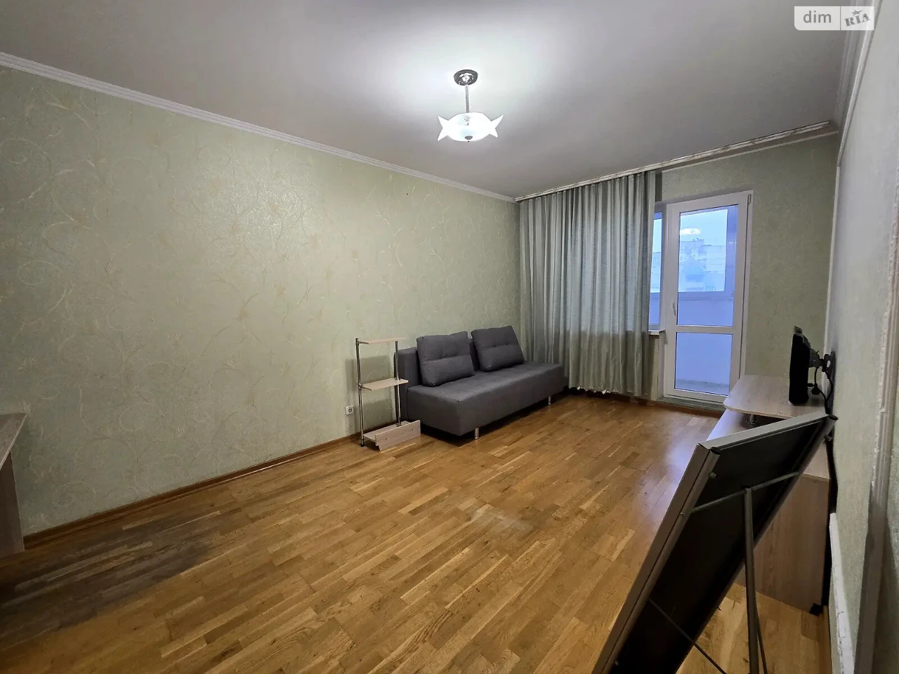 Long-Term Rental Apartment, Poczynki