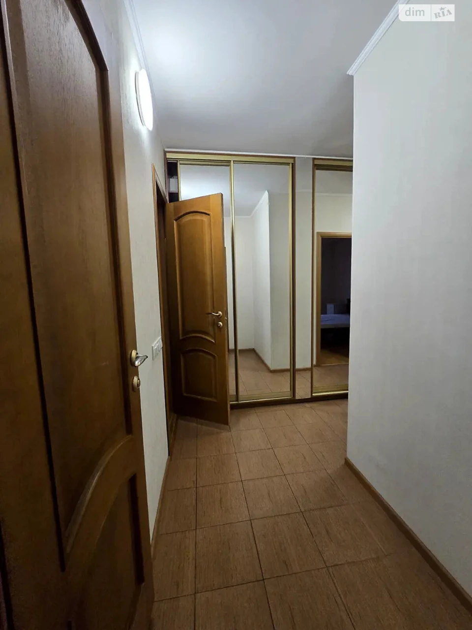 Long-Term Rental Apartment, Poczynki