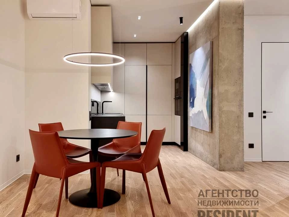 Apartment. Dnipro, Naberezhna Perevomohy st.
