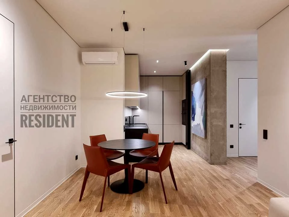Apartment. Dnipro, Naberezhna Perevomohy st.