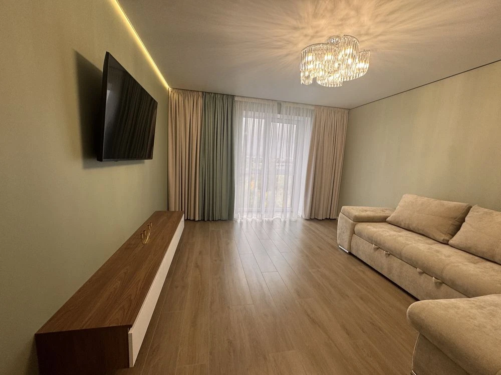 3-кімнатна квартира в новобудові з ремонтом, меблями та технікою