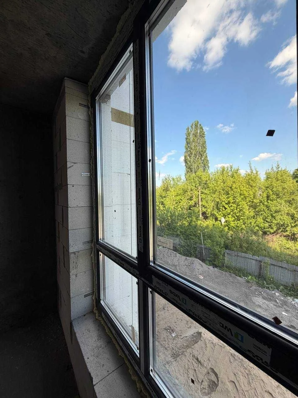 Продаж 2-комнатной квартиры на Виставке