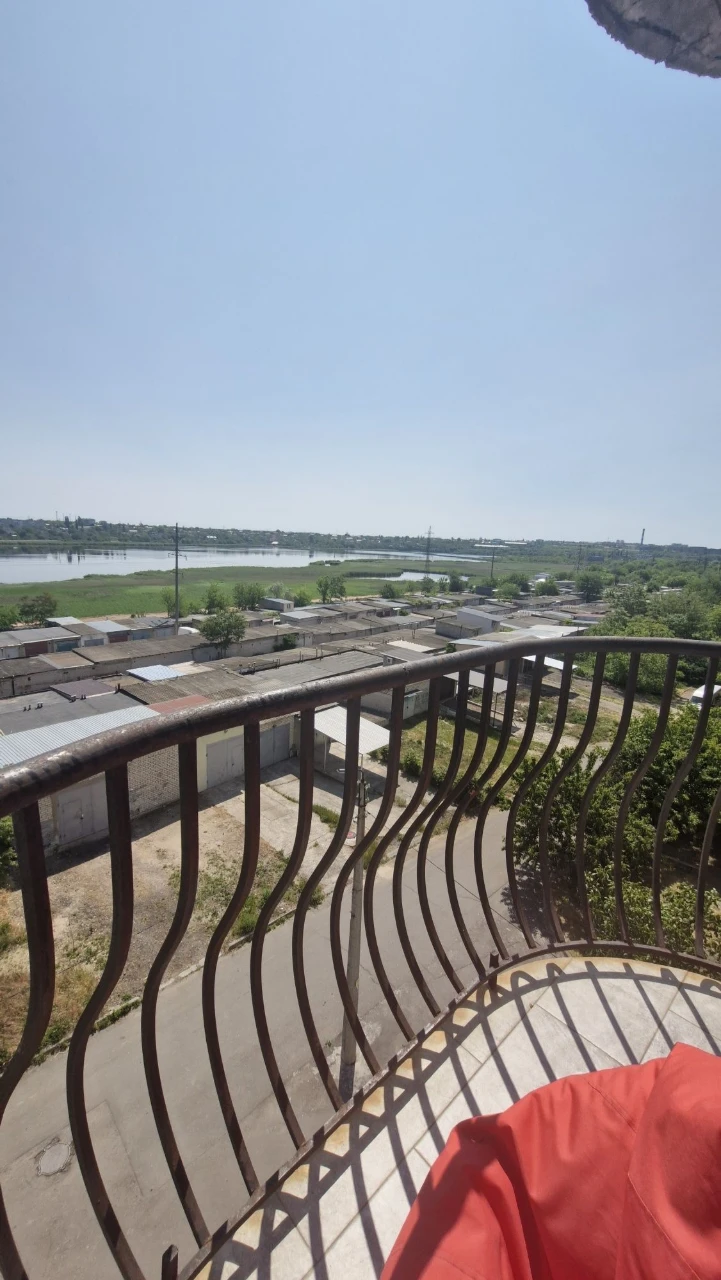 Sale of a 3-room apartment near Magellan