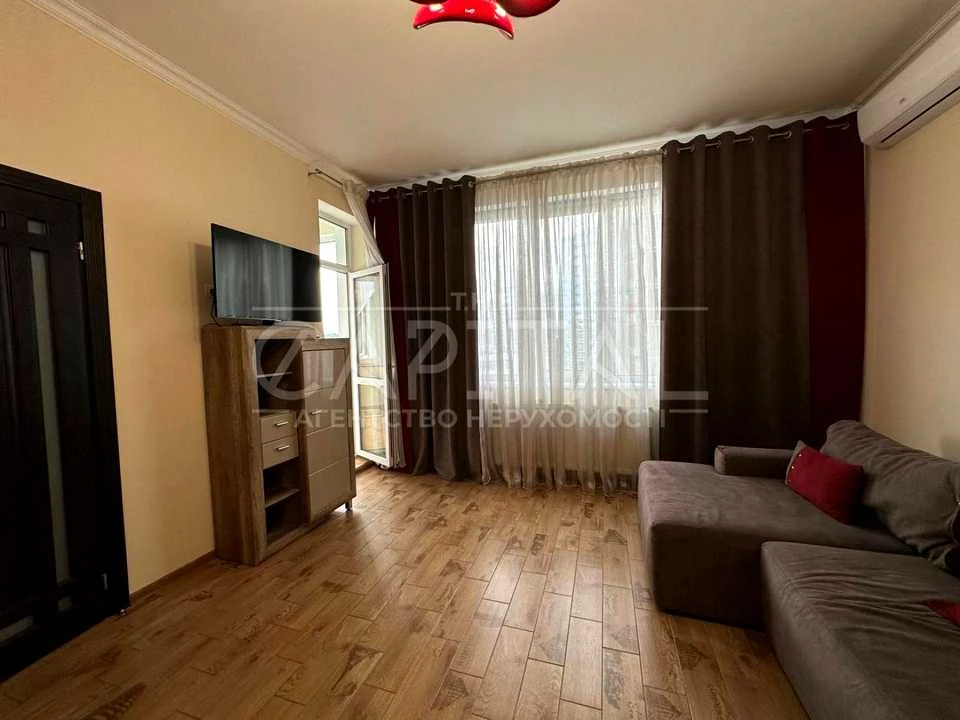 Квартира. Саксаганського вул, Киев