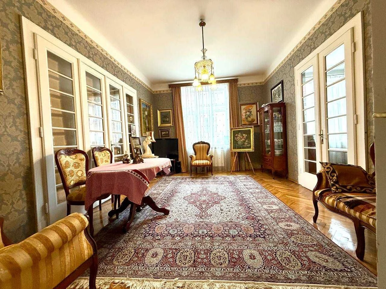 Sale of a 4-room apartment on Stepanek Street