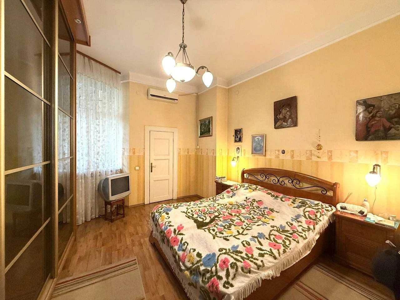 Sale of a 4-room apartment on Stepanek Street