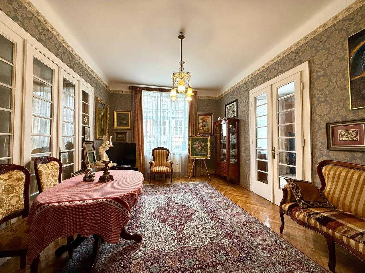 Sale of a 4-room apartment on Stepanek Street