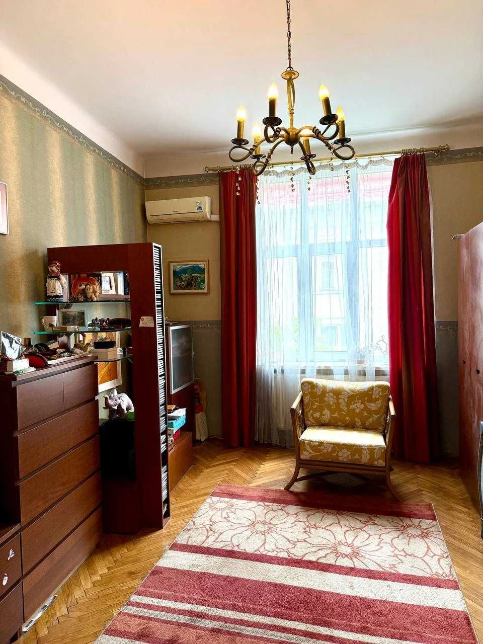 Sale of a 4-room apartment on Stepanek Street