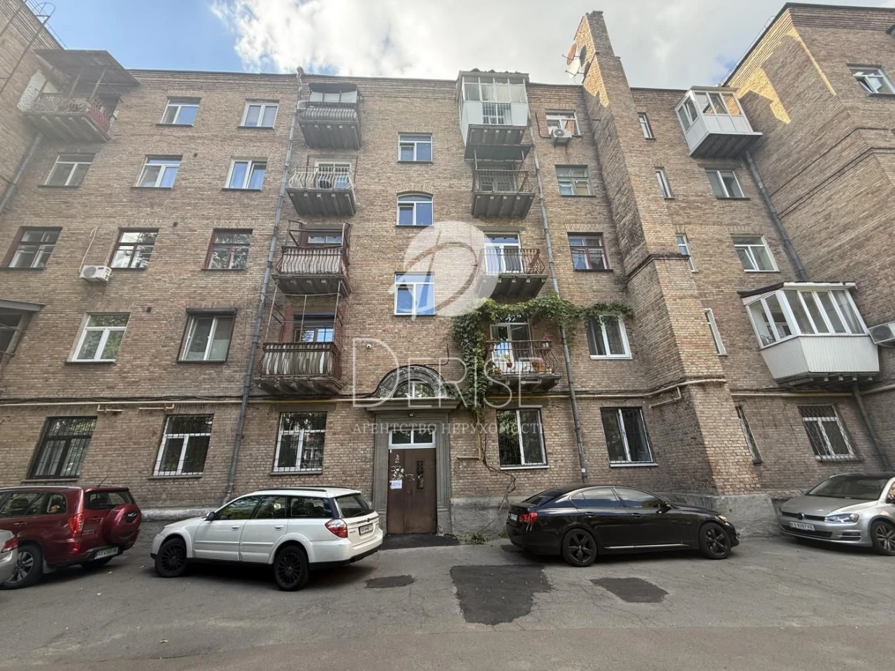 #15207, 2-кімнатна квартира в квартирі на вул. Генерала Алмазова, Печерськ