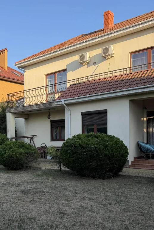 Продажа хозяйского ДОМА в Совиньоне,  15 сот, 300м², подвал