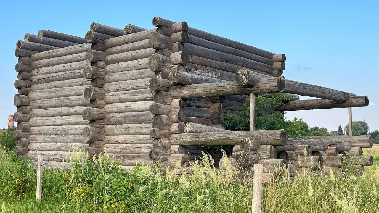 Продам будинок з дикого зрубу під розбір
