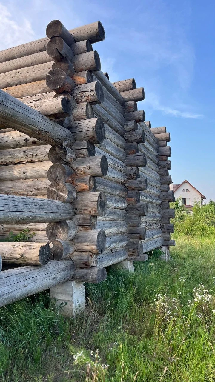 Продам будинок з дикого зрубу під розбір