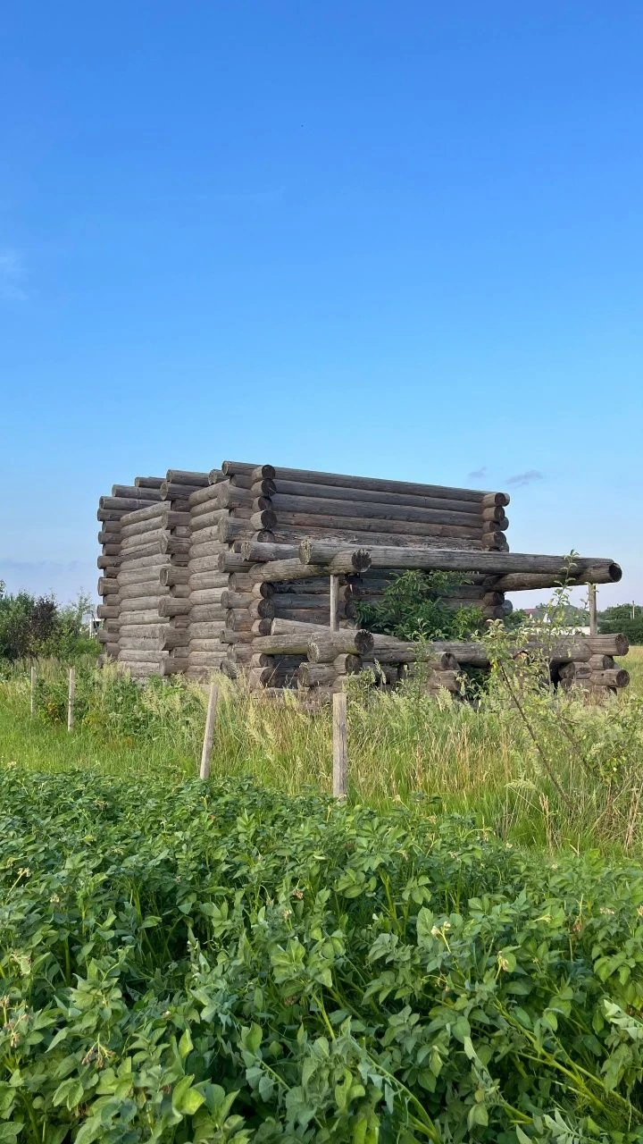 Продам будинок з дикого зрубу під розбір
