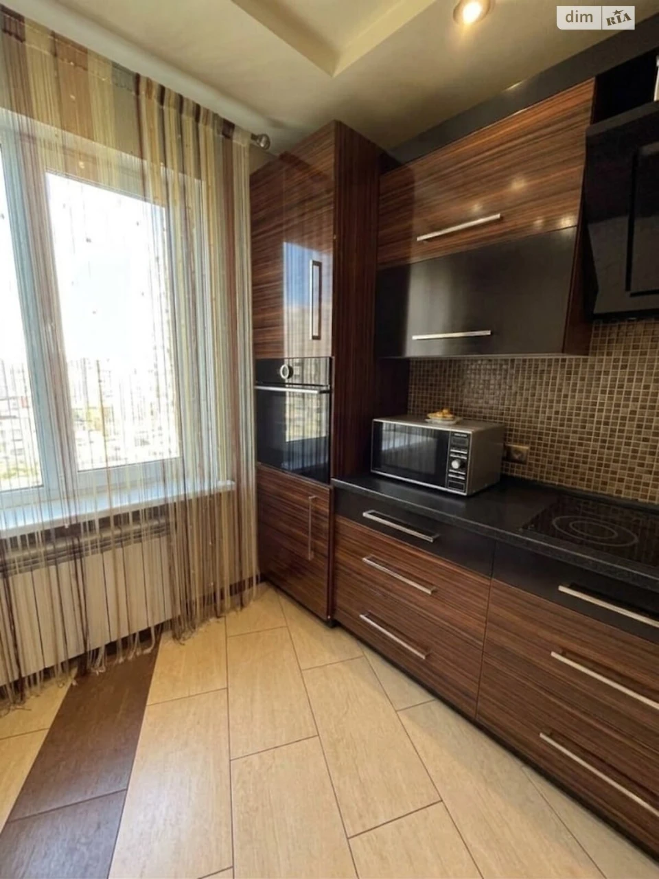 Apartment for Sale, Poczynki