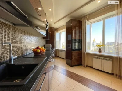 Apartment for Sale, Poczynki