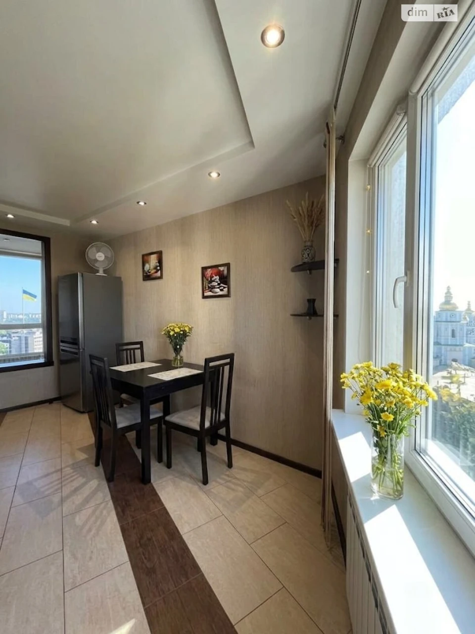 Apartment for Sale, Poczynki
