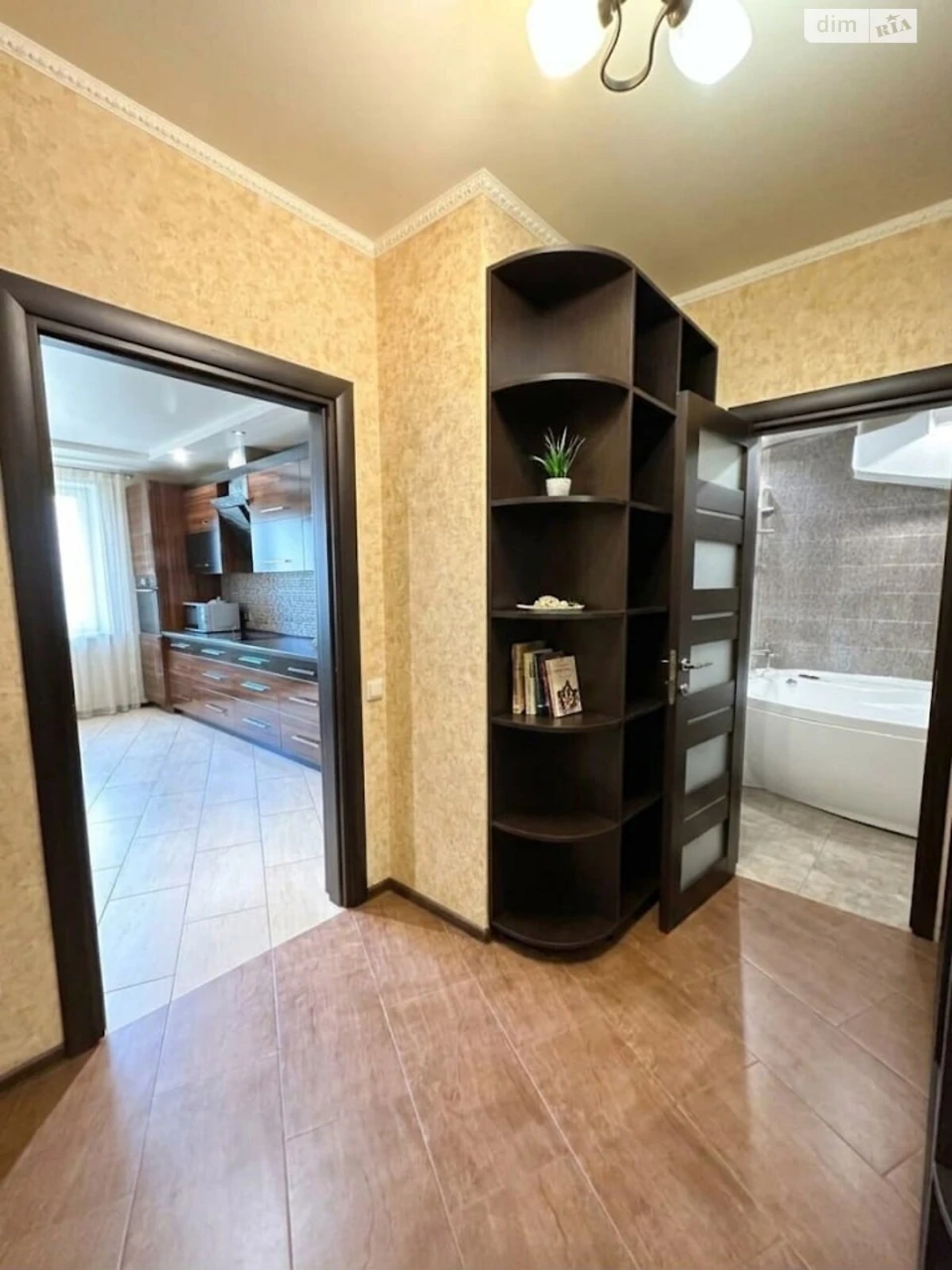 Apartment for Sale, Poczynki