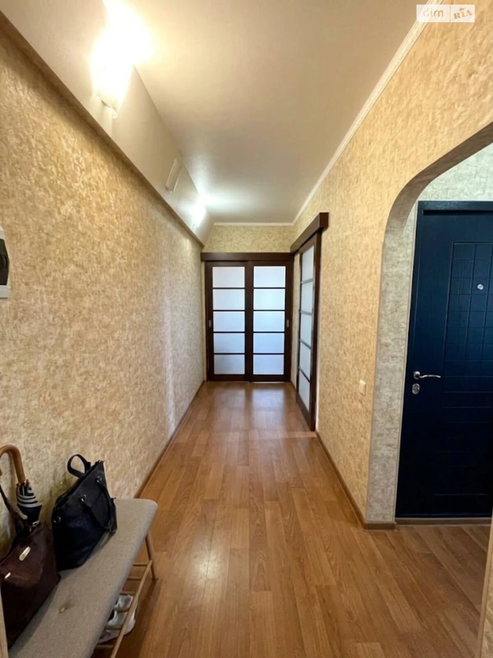 Apartment for Sale, Poczynki