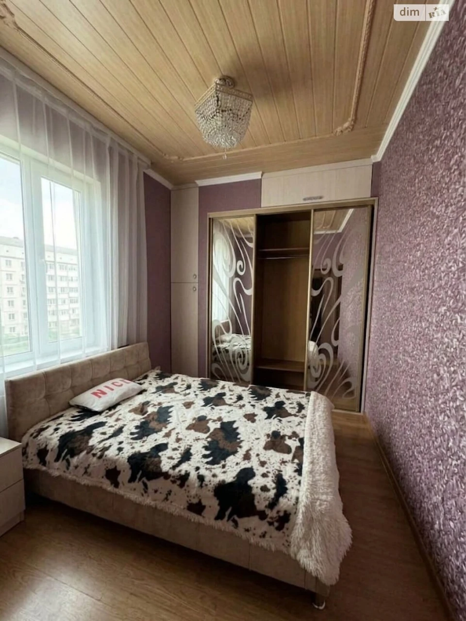 Apartment for Sale, Poczynki
