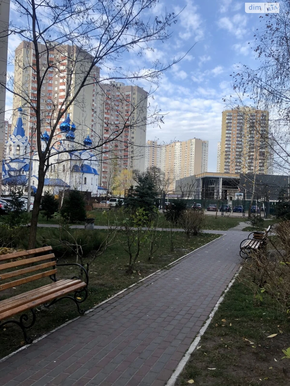 Apartment for Sale, Poczynki