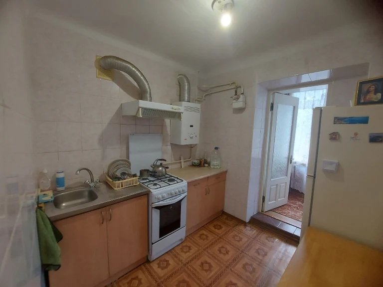Apartment for Sale on Kosmonavtiv Street
