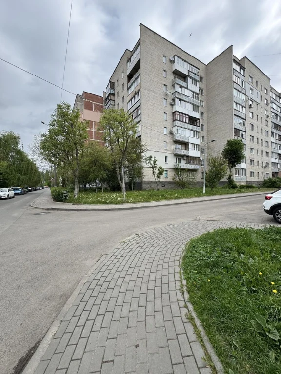 Продається 3-кімнатна квартира, 70 м², в 1/9 цегляного будинку, на вул. Кравчука