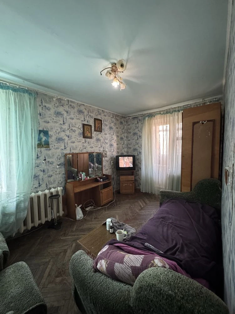 Продається 3-кімнатна квартира, 70 м², в 1/9 цегляного будинку, на вул. Кравчука