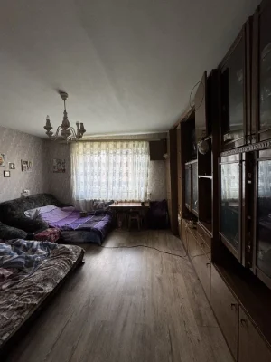 Продається 3-кімнатна квартира, 70 м², в 1/9 цегляного будинку, на вул. Кравчука