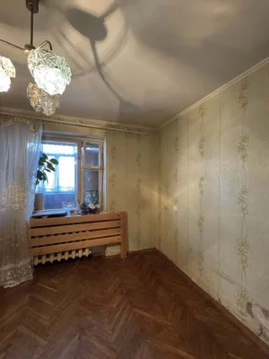 Продається 3-кімнатна квартира, 70 м², в 1/9 цегляного будинку, на вул. Кравчука