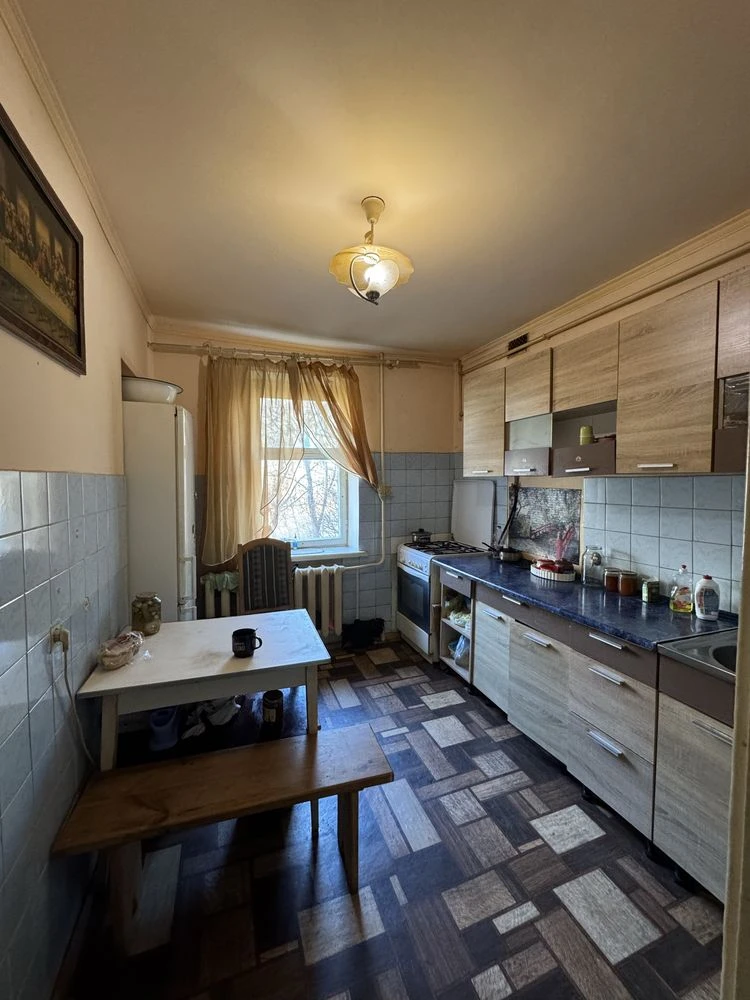Продається 3-кімнатна квартира, 70 м², в 1/9 цегляного будинку, на вул. Кравчука