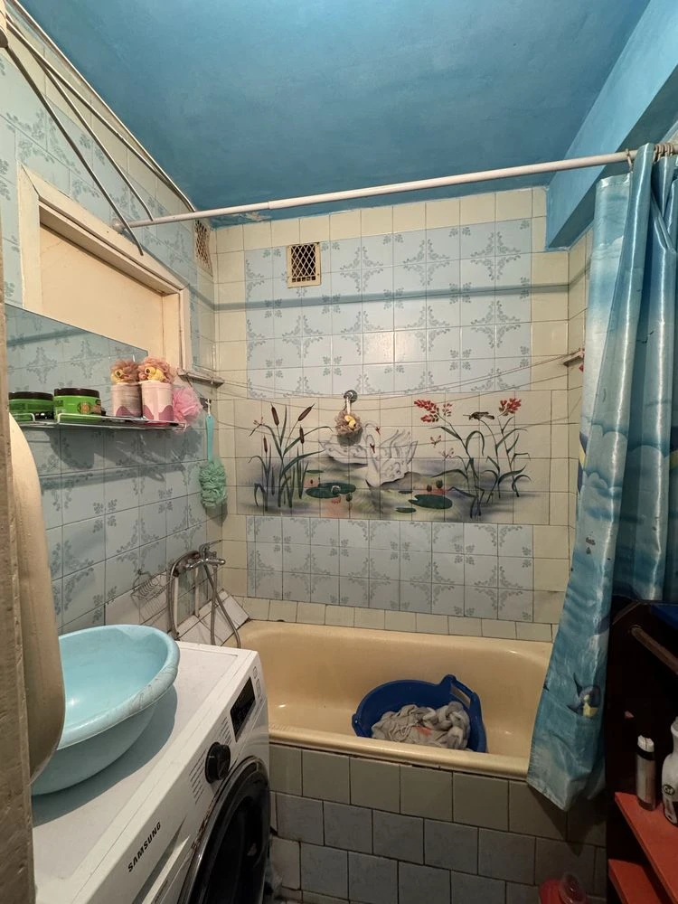 Продається 3-кімнатна квартира, 70 м², в 1/9 цегляного будинку, на вул. Кравчука