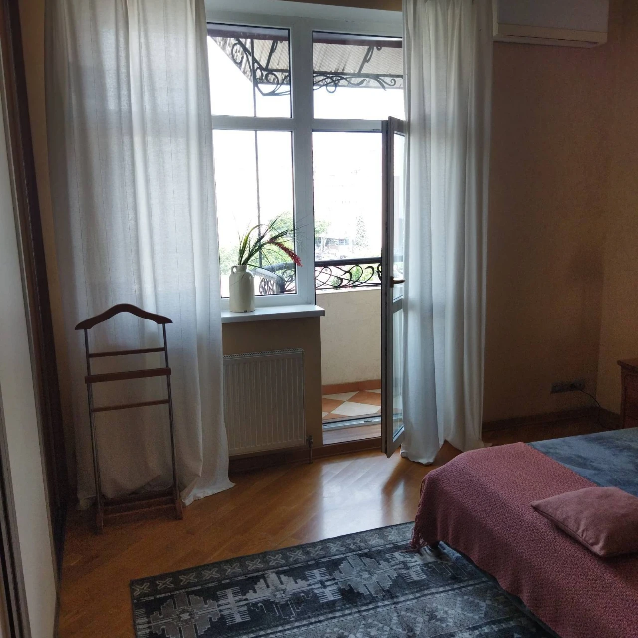 Rent 2-room apartment, Pecersky district, Pecerska street, Konovalec street
