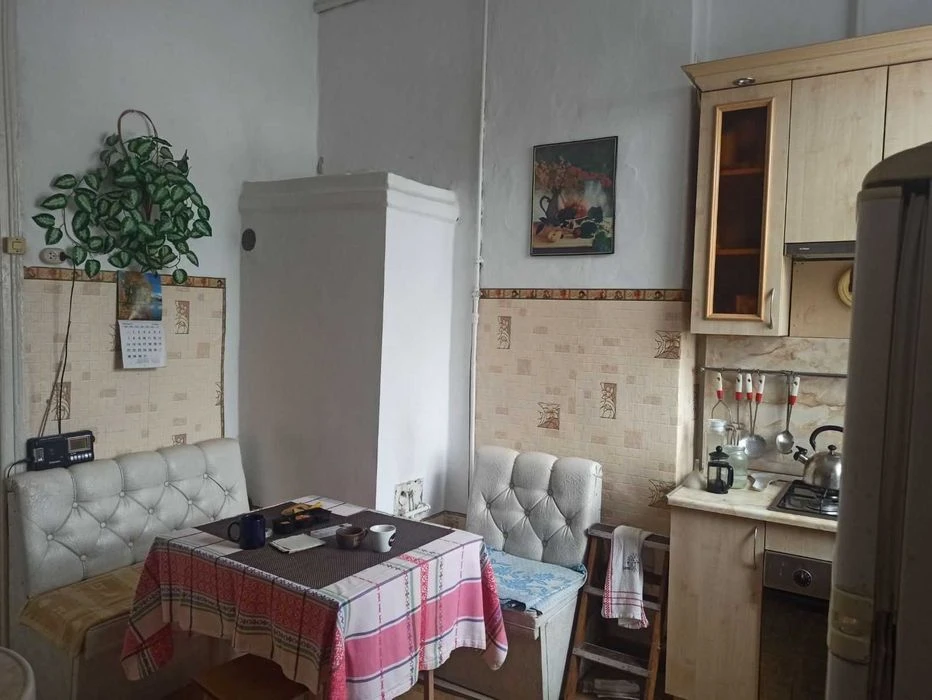 Продається 3 кімнатна квартира район Центр 5827